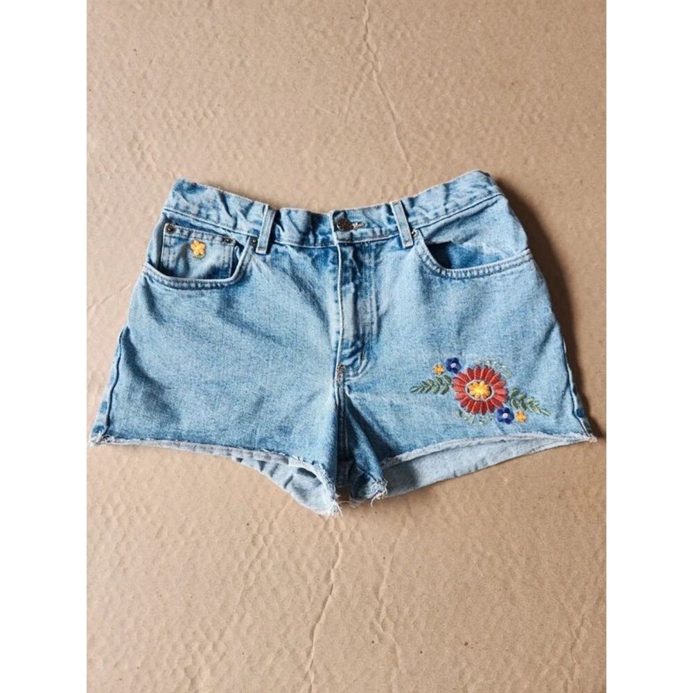 Women's Arizona embroidered denim shorts size 7